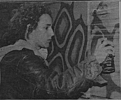Auftrag Landestheater Schleswig Holstein 1989. Ein Graffitiauftrag für das Landestheater Schleswig Holstein im Februar 1989. Auftragsmalerei von der Mad Artists Cooperation, Siko Ortner und seinem Graffitischüler Wizz und Adonis, außerdem beteiligt waren: Aaron, Sige/Sis und weiteren. Siko Ortner bei der Arbeit.