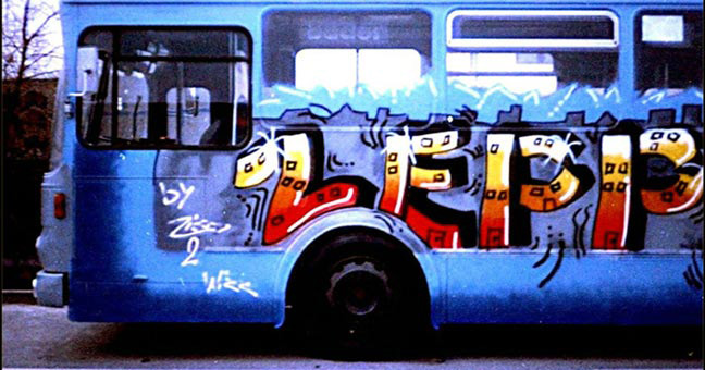 Disco-Bus Zeppelin. Detailansicht Discobus Zeppelin. Ein Graffiti-Auftrag für die Discothek Zeppelin in Hamburg/Maschen, Oktober bis Dezember 1987. Auftragsmalerei von der Mad Artists Cooperation, Siko Ortner (ehemals für Auftragsarbeiten Zico) und seinen Graffitischülern Sami und Wizz.
